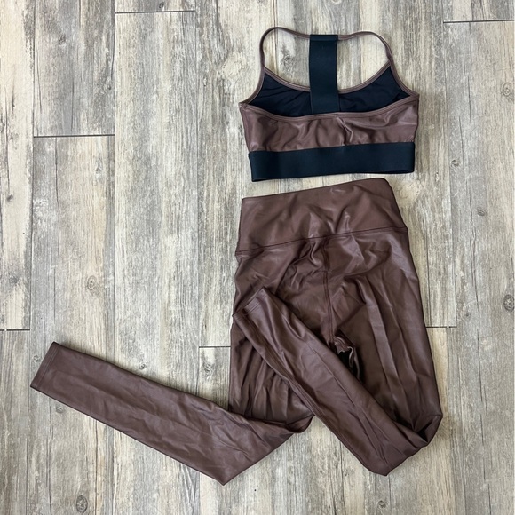 Noli Yoga Jolie Liquid Jolie Sports Bra and Liquid Legging in Cafe - Picture 4 of 7